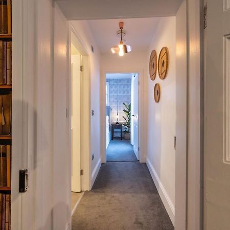 Contemporary Apartment On The Historic Rows Chester Bagian luar foto
