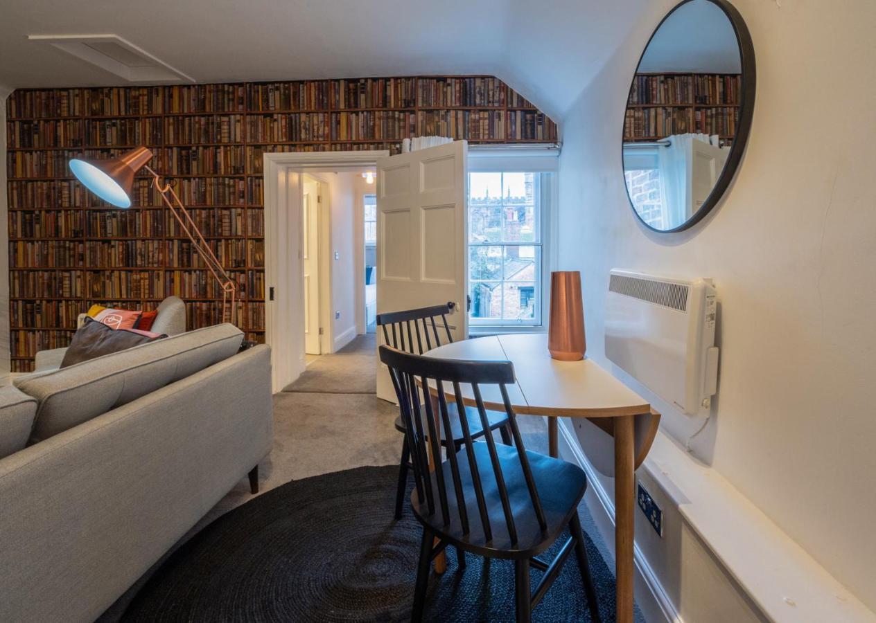 Contemporary Apartment On The Historic Rows Chester Bagian luar foto